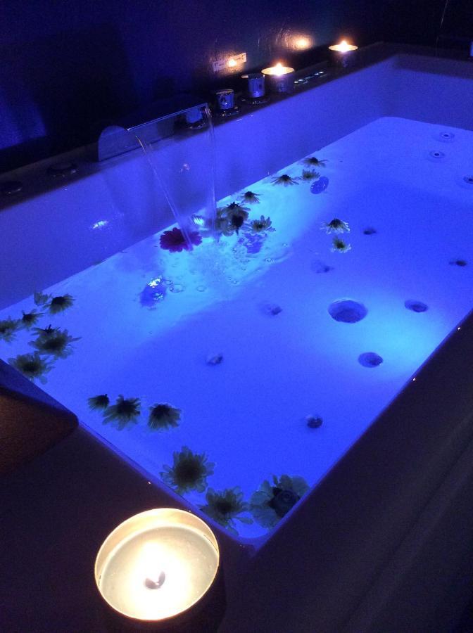 Me And Mrs Jones Suite Jacuzzi Hypercentre مونبيلييه المظهر الخارجي الصورة
